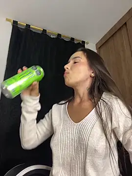 Snapshot of Scarlett05 chatting on 11-23-25, 01:16 Scarlett05 online show from 11-23-25, 01:16