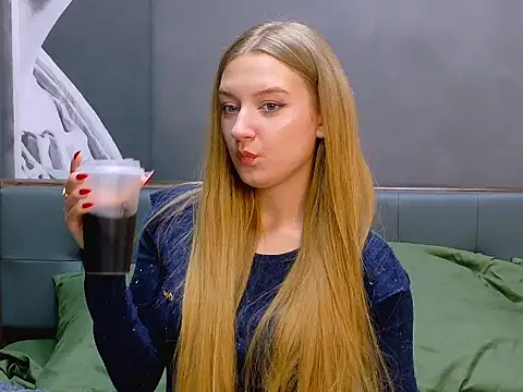 DarcyWilsy online show from 10-21-25, 07:03