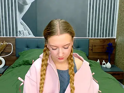 DarcyWilsy online show from 11-06-25, 05:25