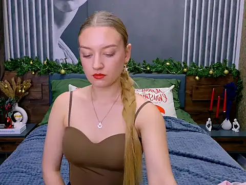 DarcyWilsy online show from 12-17-25, 04:02