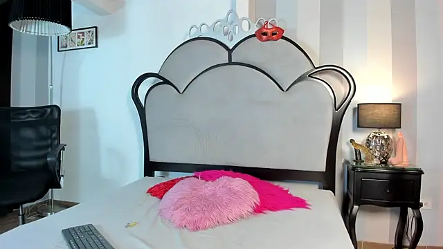 Snapshot of MiaAmore_ chatting on 07-11-26, 01:36 MiaAmore online show from 07-11-26, 01:36