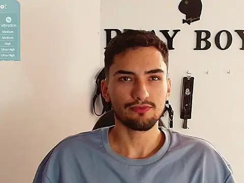 Snapshot of AlekRuizx chatting on 10-10-25, 02:27 AlekRuizx online show from 10-10-25, 02:27