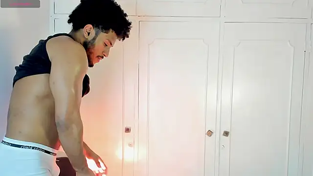 Snapshot of zarek_lux chatting on 01-10-26, 01:02 zarek lux online show from 01-10-26, 01:02