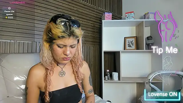 Snapshot of MistressMariam_ chatting on 11-18-25, 09:08 MistressMariam online show from 11-18-25, 09:08