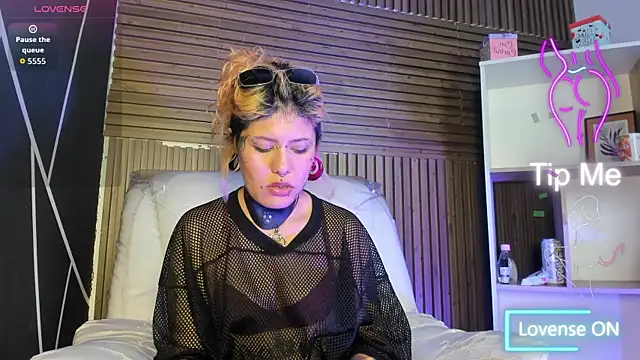 Snapshot of MistressMariam_ chatting on 11-19-25, 08:20 MistressMariam online show from 11-19-25, 08:20