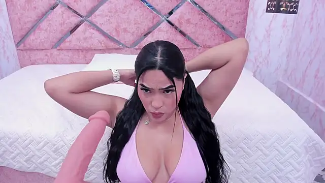 Snapshot of HOT_EMIILY_ chatting on 10-16-25, 11:44 HOT EMIILY online show from 10-16-25, 11:44