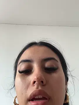 Victoria alson online show from 10-26-25, 03:40