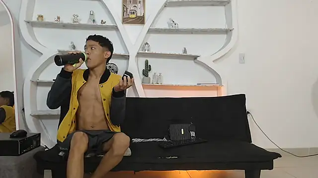 BEAUTY BOYS1 online show from 11-12-25, 07:09