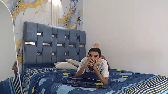 BEAUTY BOYS1 online show from 03-31-26, 01:33