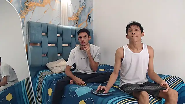 BEAUTY BOYS1 online show from 04-01-26, 01:34