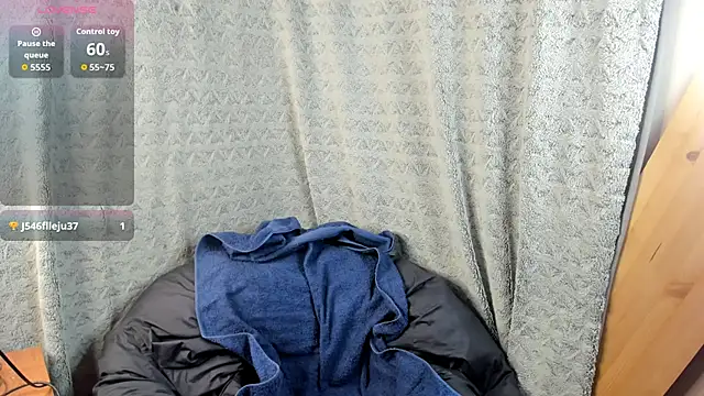 Snapshot of MiaLores chatting on 11-11-25, 08:14 MiaLores online show from 11-11-25, 08:14