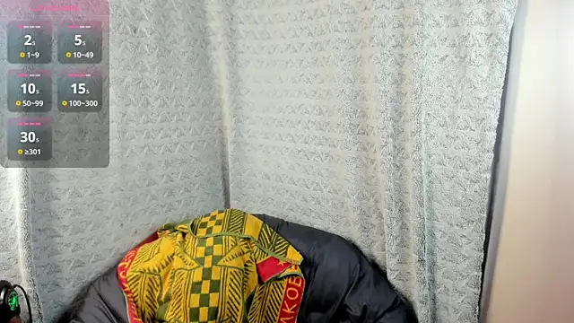 Snapshot of MiaLores chatting on 12-16-25, 08:30 MiaLores online show from 12-16-25, 08:30