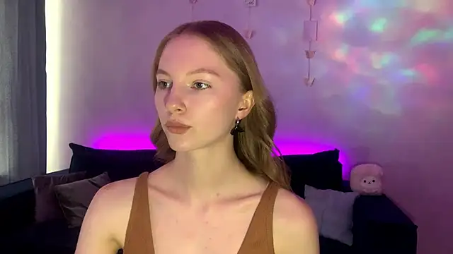 Snapshot of BrightAnnie chatting on 09-13-25, 01:11 BrightAnnie online show from 09-13-25, 01:11