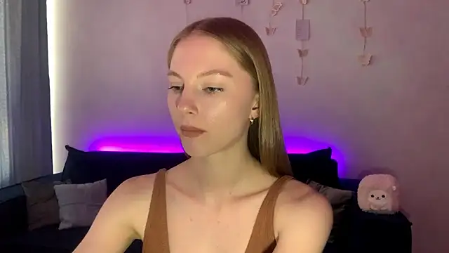 Snapshot of BrightAnnie chatting on 09-14-25, 12:59 BrightAnnie online show from 09-14-25, 12:59