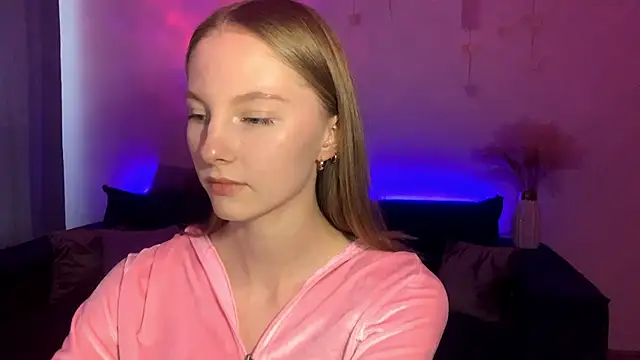 Snapshot of BrightAnnie chatting on 09-17-25, 03:14 BrightAnnie online show from 09-17-25, 03:14