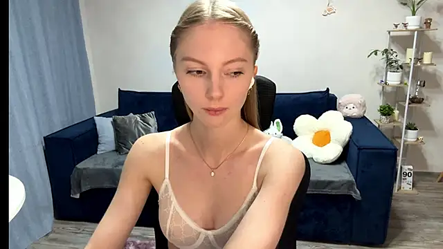 Snapshot of BrightAnnie chatting on 10-01-25, 05:08 BrightAnnie online show from 10-01-25, 05:08