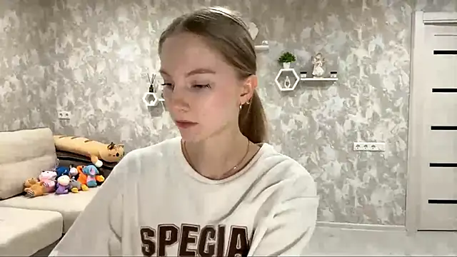 Snapshot of BrightAnnie chatting on 10-08-25, 03:09 BrightAnnie online show from 10-08-25, 03:09