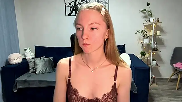 Snapshot of BrightAnnie chatting on 10-15-25, 03:01 BrightAnnie online show from 10-15-25, 03:01