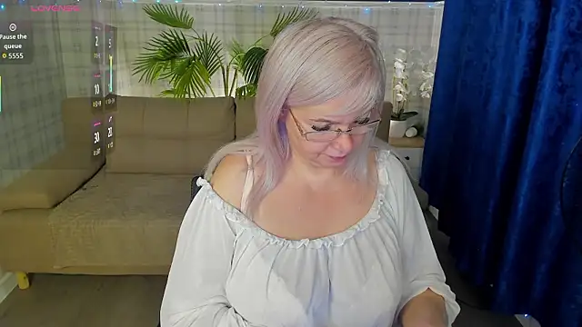 Hella Fabel online show from 02-04-26, 01:11