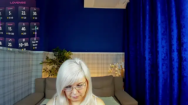 Hella Fabel online show from 04-09-26, 01:16