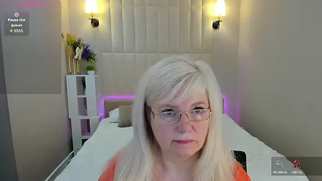 Snapshot of Hella_Fabel chatting on 06-11-26, 01:05 Hella Fabel online show from 06-11-26, 01:05