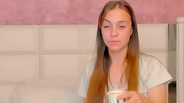 Snapshot of MillieTinny chatting on 10-06-25, 03:04 MillieTinny online show from 10-06-25, 03:04