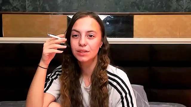 Snapshot of MillieTinny chatting on 10-18-25, 03:09 MillieTinny online show from 10-18-25, 03:09