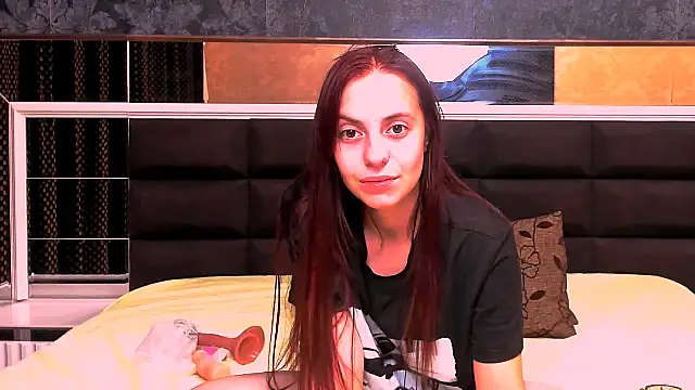 Snapshot of MillieTinny chatting on 10-26-25, 05:52 MillieTinny online show from 10-26-25, 05:52