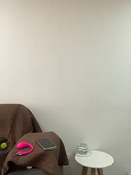 Snapshot of BrendaCrean chatting on 06-18-26, 01:04 BrendaCrean online show from 06-18-26, 01:04