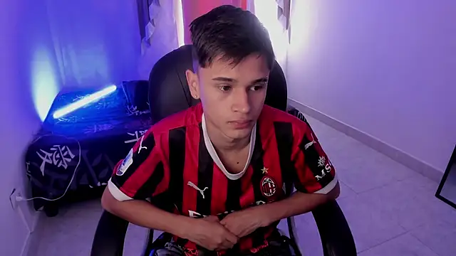 Aron Boyy online show from 12-19-25, 08:05