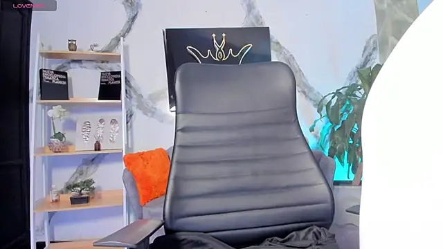 AnaRuiz1  online show from 12-19-25, 03:02