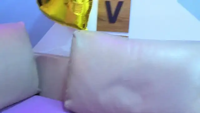 Snapshot of Victoria_Fallon chatting on 11-12-25, 09:36 Victoria Fallon online show from 11-12-25, 09:36