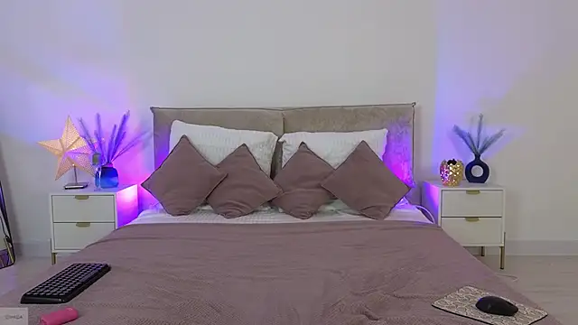 Jules night online show from 11-08-25, 09:24