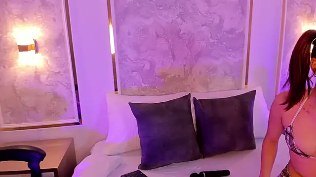 doll eyees  online show from 12-04-25, 02:43