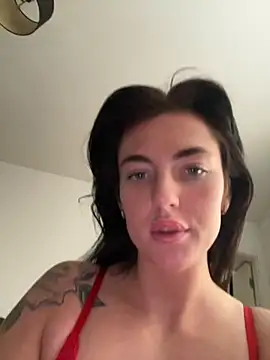 Snapshot of Bethbooxo chatting on 10-31-25, 03:35 Bethbooxo online show from 10-31-25, 03:35