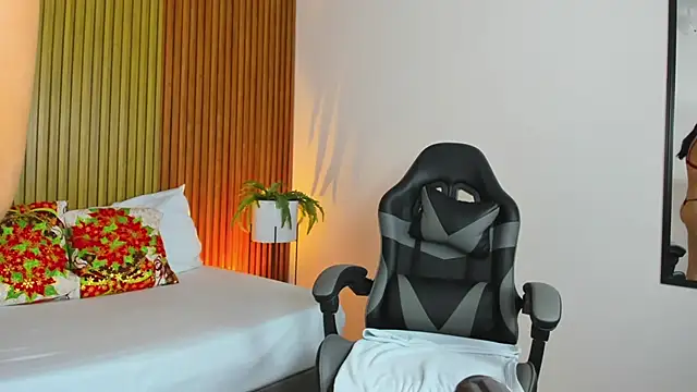 liliand  online show from 12-05-25, 02:09