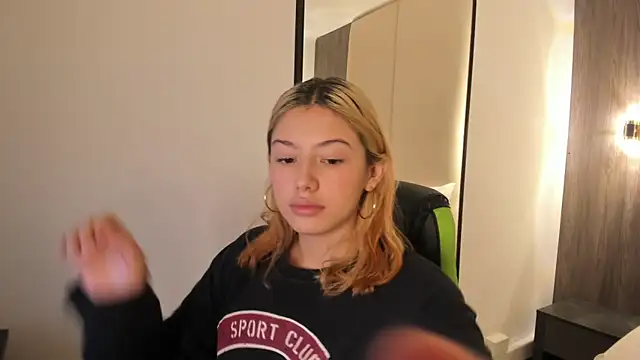 daniand  online show from 11-19-25, 11:54