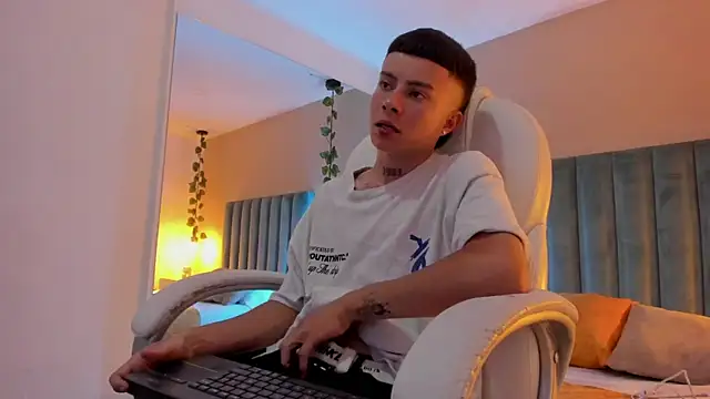 Nascary Fox online show from 09-10-25, 07:47