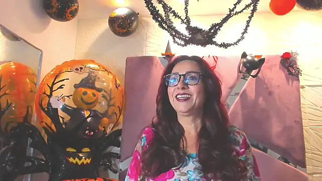 Snapshot of Madame_Angelic_ chatting on 10-19-25, 05:41 Madame Angelic online show from 10-19-25, 05:41