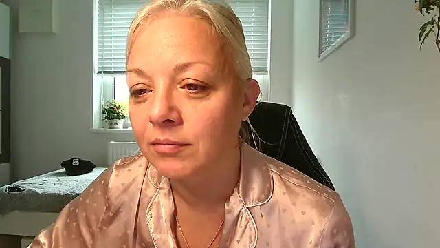 Linsy Kim online show from 10-25-25, 07:05