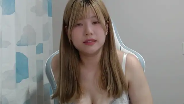 Snapshot of asuka_xoxo chatting on 09-22-25, 08:11 asuka xoxo online show from 09-22-25, 08:11