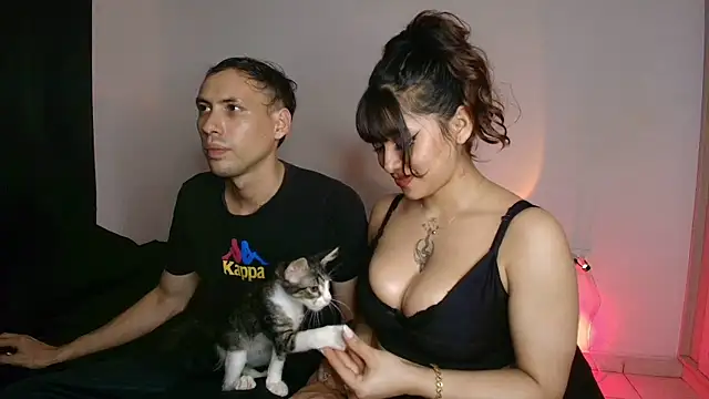 Snapshot of Demian-melany chatting on 05-22-26, 04:52 Demian-melany online show from 05-22-26, 04:52