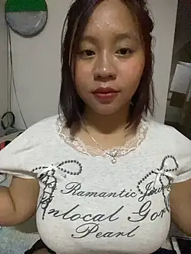 Snapshot of maianhcute chatting on 10-25-25, 02:13 maianhcute online show from 10-25-25, 02:13