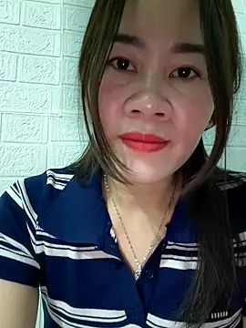 Snapshot of Singlemom69x chatting on 12-16-25, 01:54 Singlemom69x online show from 12-16-25, 01:54