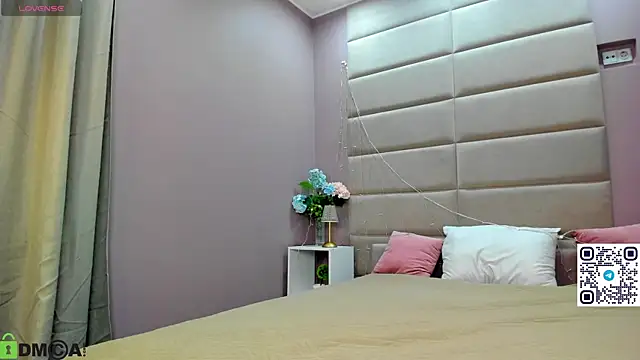 Adeline Perle online show from 11-09-25, 01:15