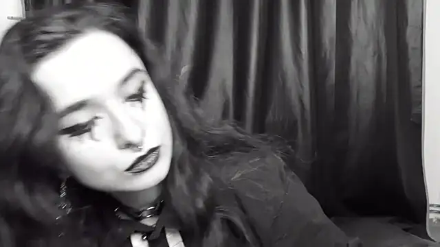 Snapshot of dreamin_blaze chatting on 11-28-25, 08:17 dreamin blaze online show from 11-28-25, 08:17