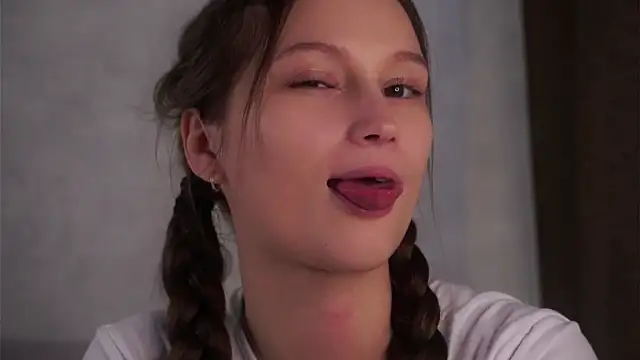 MelaniSeiver online show from 09-19-25, 01:18