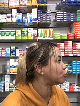 Snapshot of imoly99 chatting on 10-31-25, 06:53 imoly99 online show from 10-31-25, 06:53