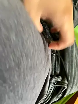 Snapshot of Daniel_cornel chatting on 09-27-25, 11:26 Daniel cornel online show from 09-27-25, 11:26