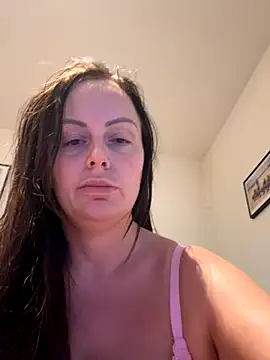 Snapshot of nightingale27 chatting on 10-09-25, 06:28 nightingale27 online show from 10-09-25, 06:28